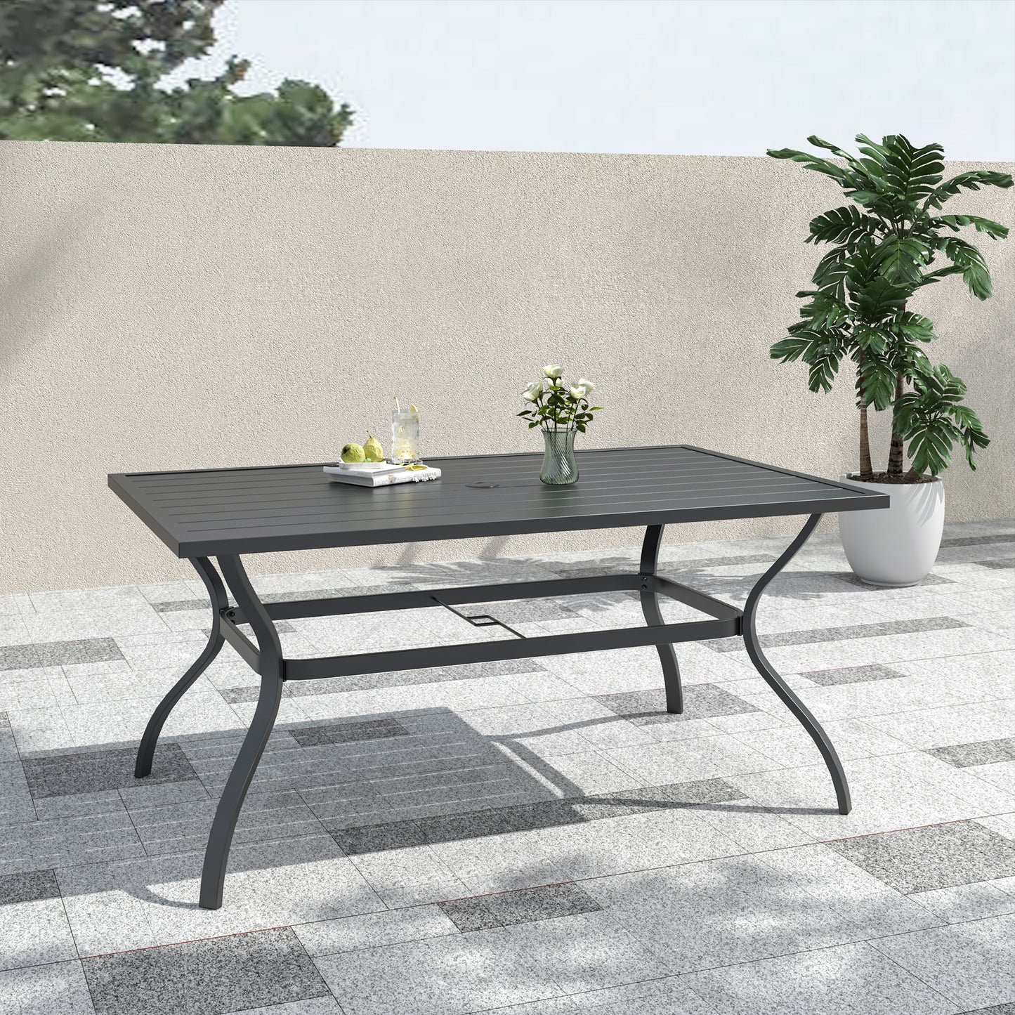 Mesa de comedor rectangular para patio de 63" x 38" con orificio para sombrilla 